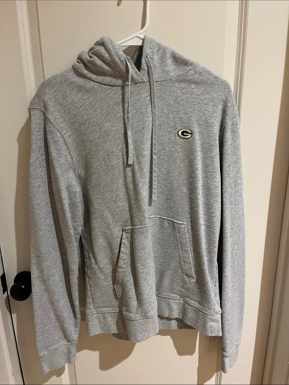 Exclusive Vineyard Vines Gray Pullover Hoodie with Green Bay Packers Logo